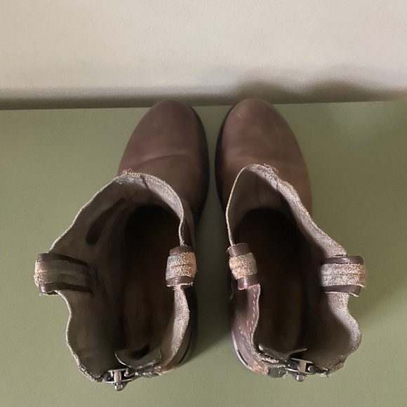 Frye Women's Vicky Artisan Back-Zip Boot - Picture 7 of 10